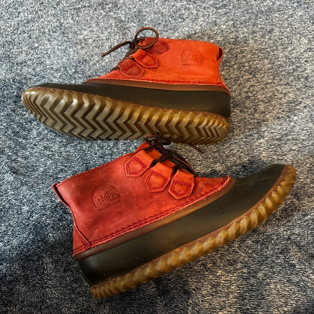 Sorel Women’s Red Out 'N About Leather Outdoor Rain Duck Boots Size 7.5